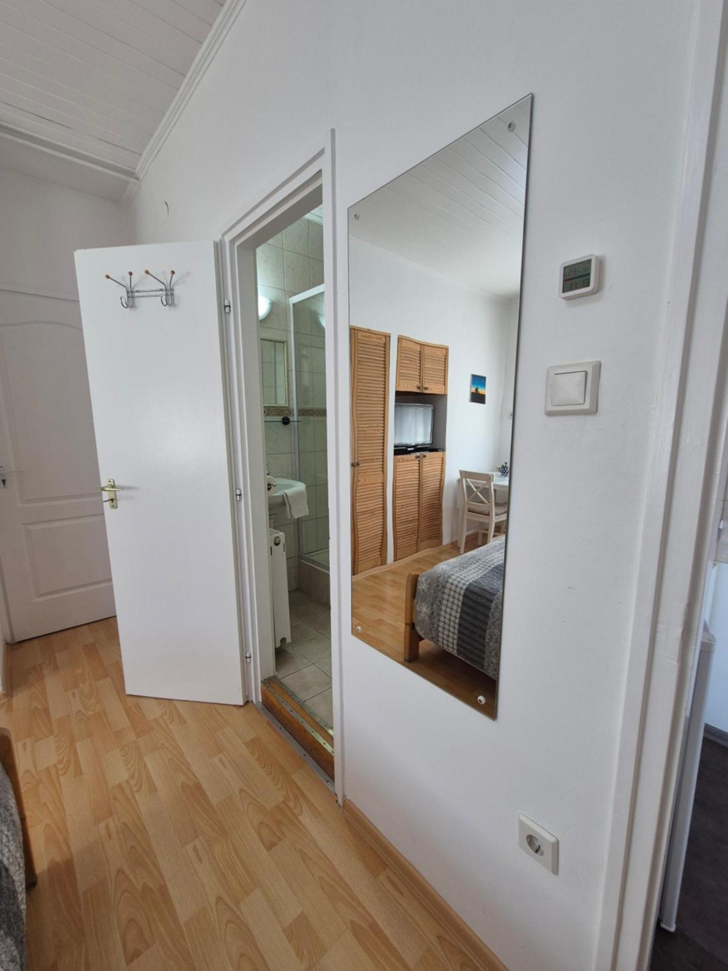 Roxanna Apartman Дьюла Экстерьер фото
