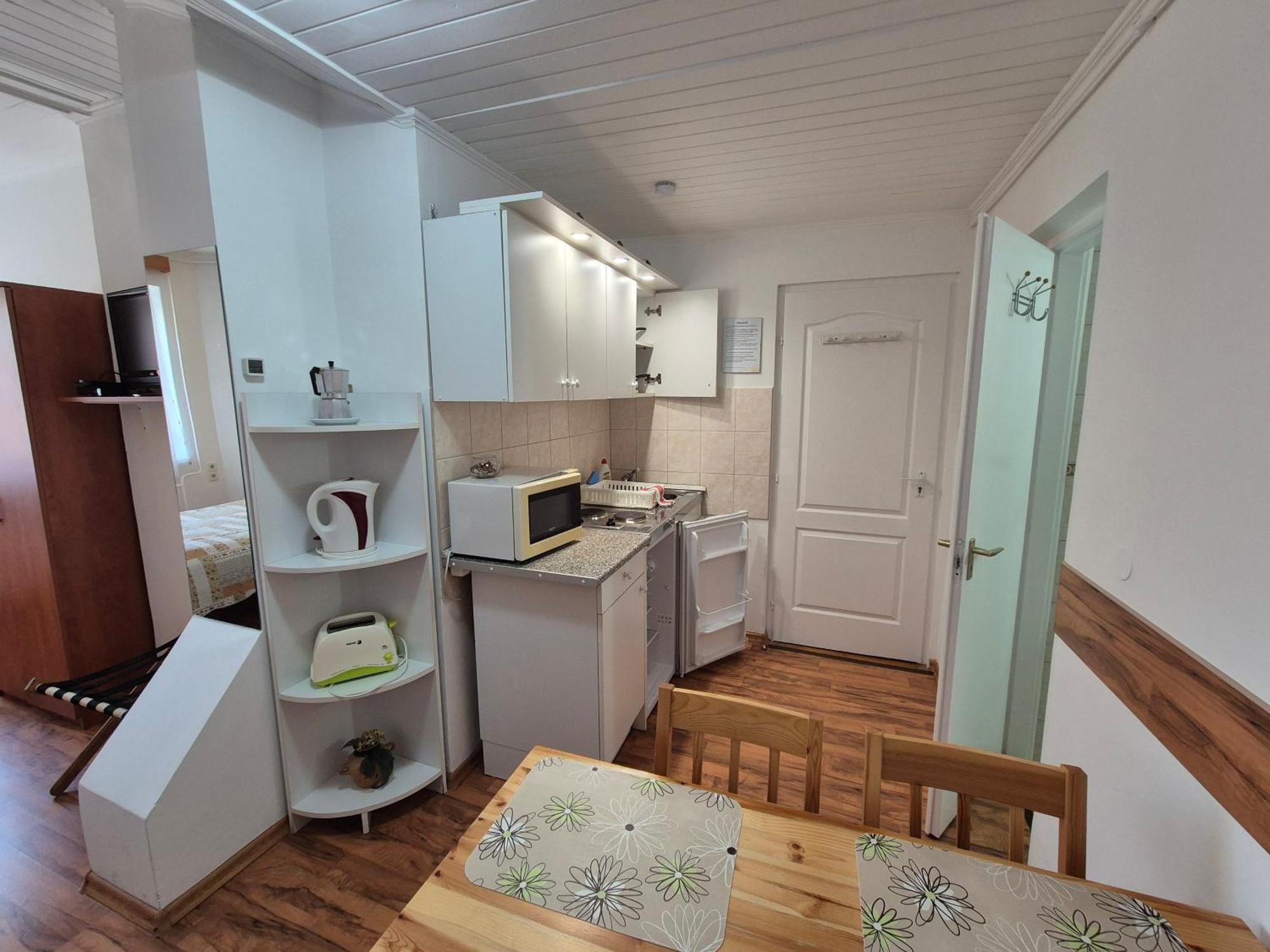Roxanna Apartman Дьюла Экстерьер фото