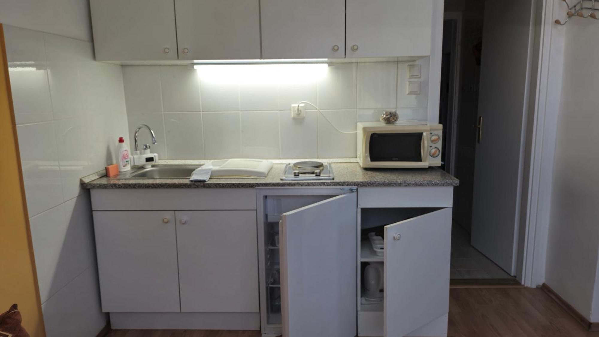 Roxanna Apartman Дьюла Экстерьер фото