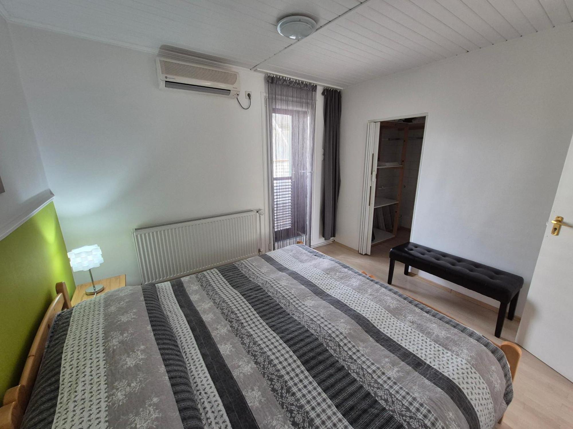 Roxanna Apartman Дьюла Экстерьер фото