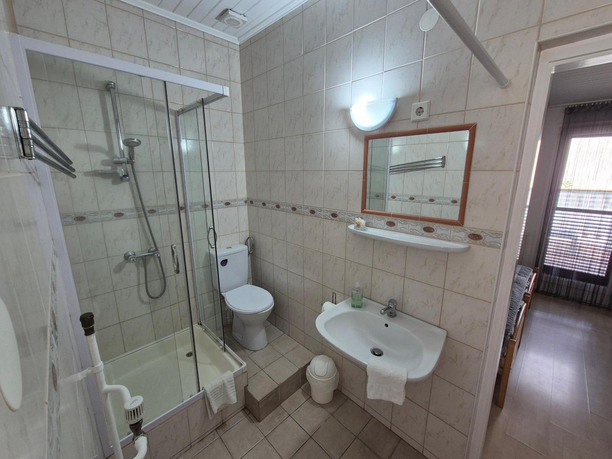 Roxanna Apartman Дьюла Экстерьер фото