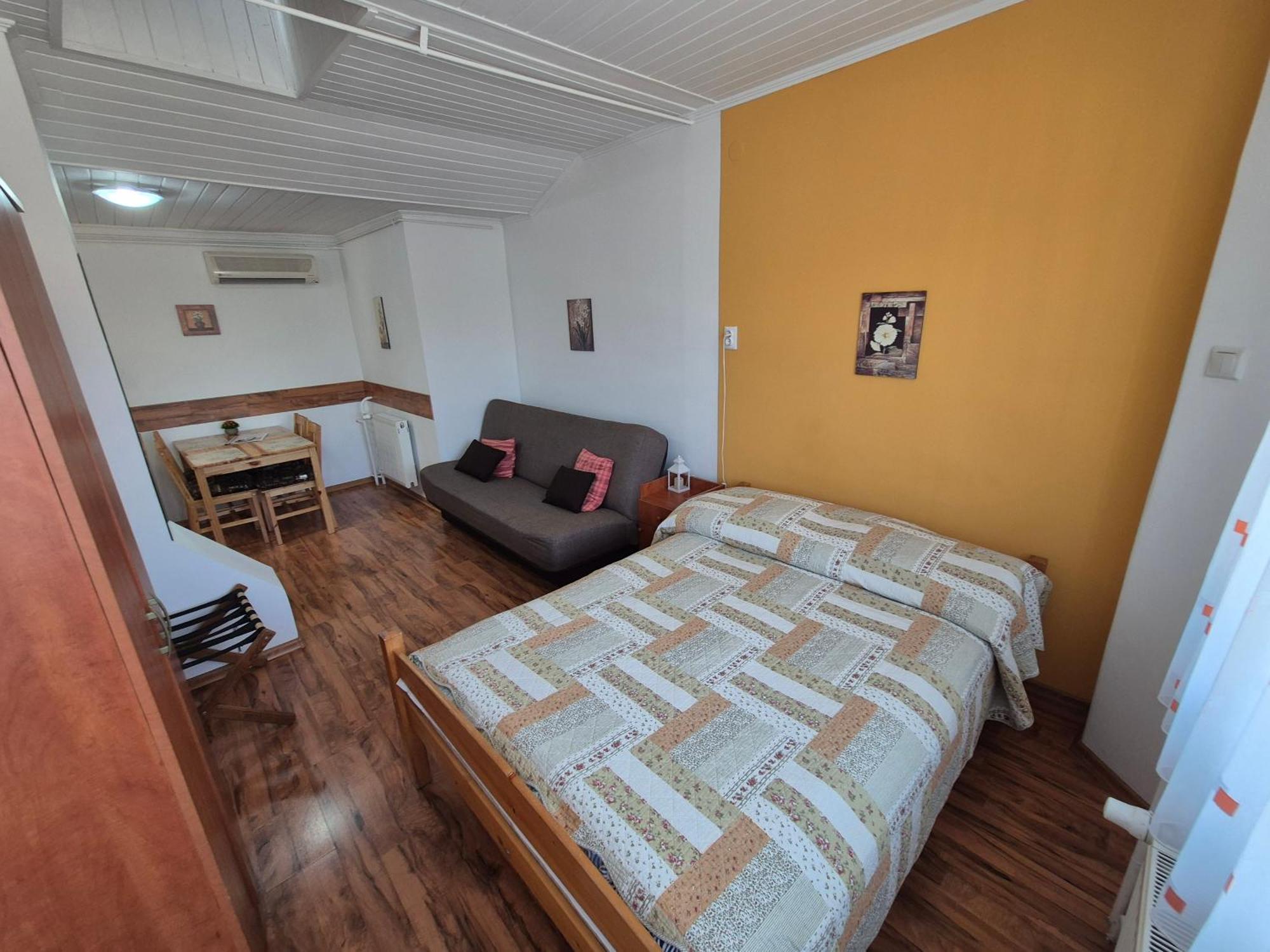 Roxanna Apartman Дьюла Экстерьер фото