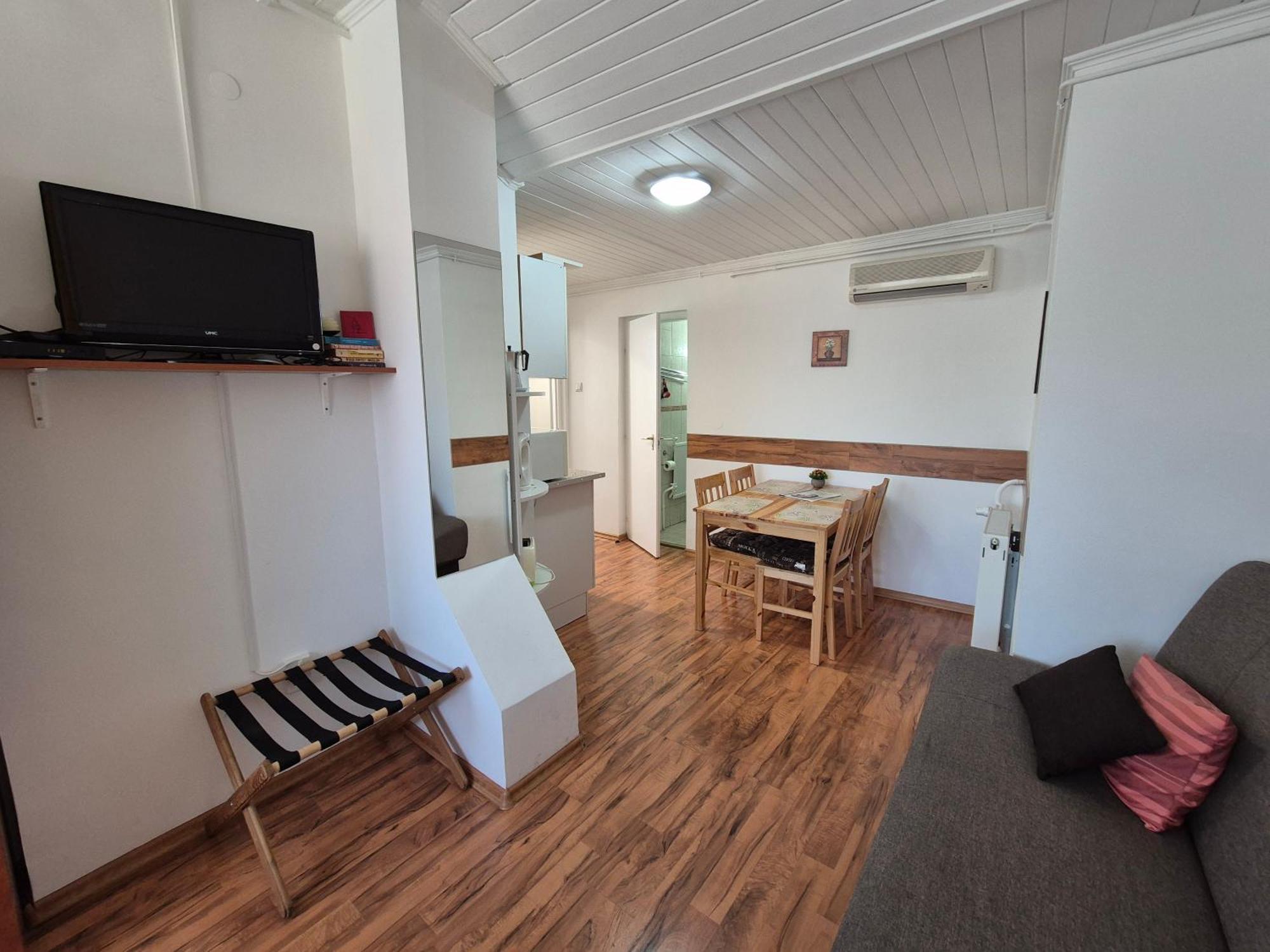 Roxanna Apartman Дьюла Экстерьер фото