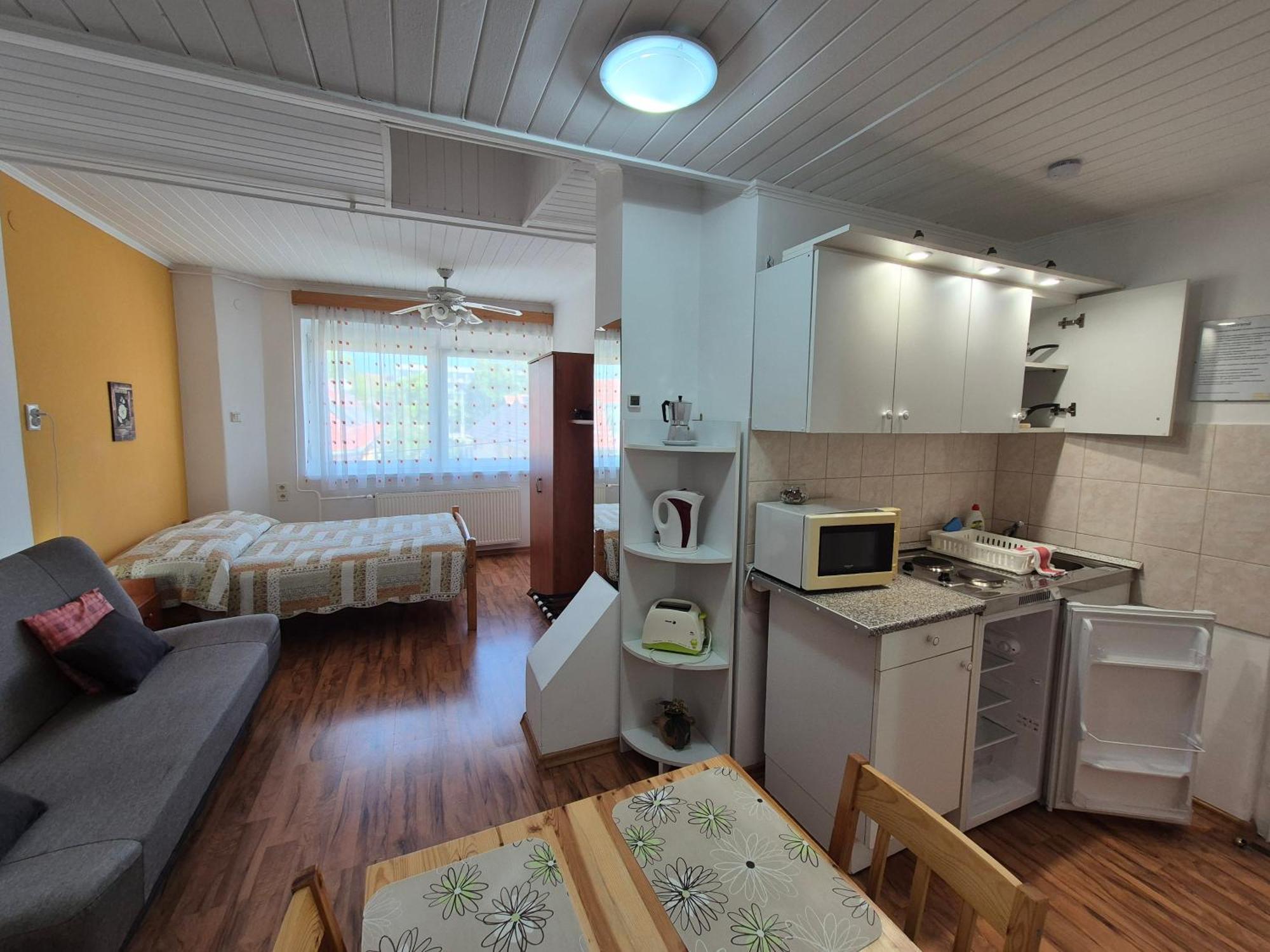 Roxanna Apartman Дьюла Экстерьер фото