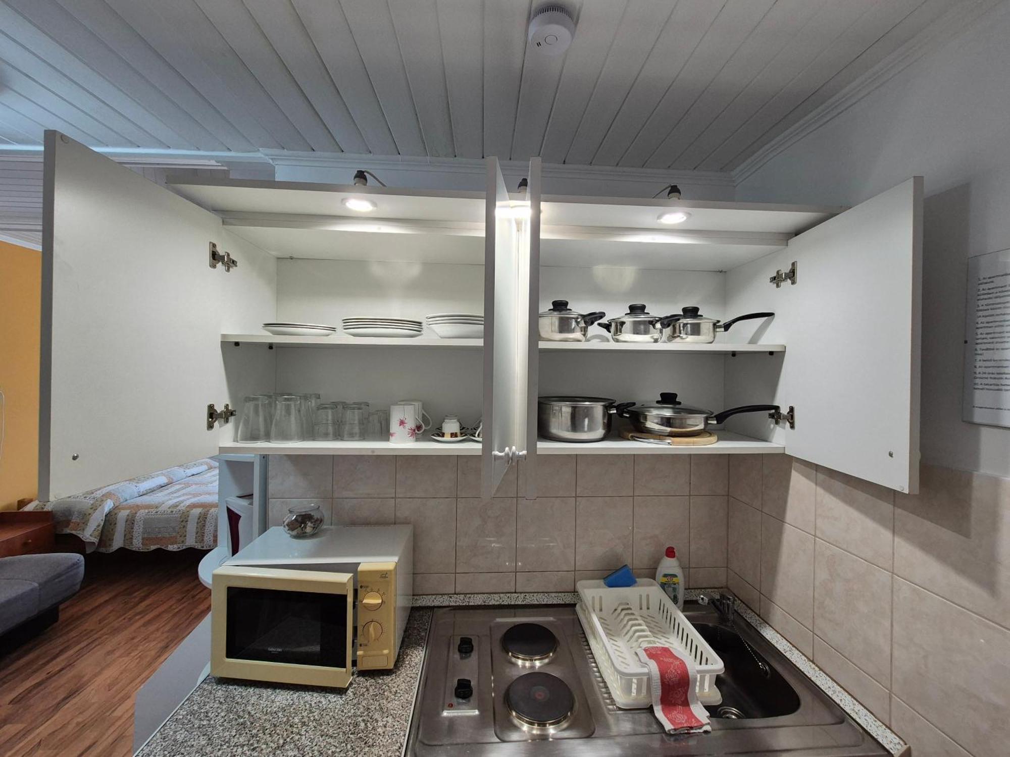 Roxanna Apartman Дьюла Экстерьер фото